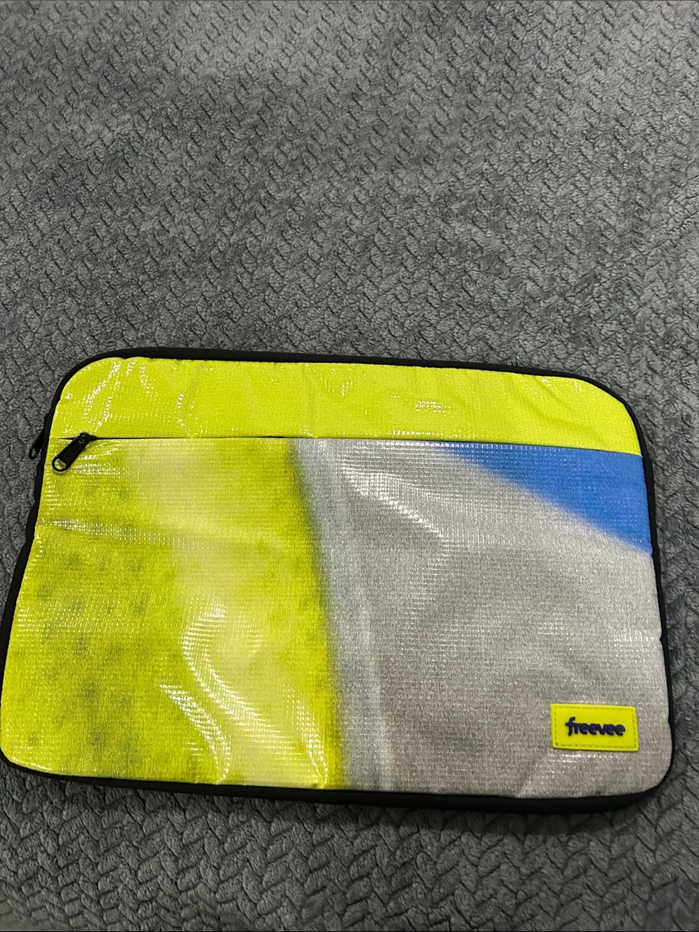 FreeeNe Multi-Color Tablet Sleeve — Yellow, Gray & Blue
